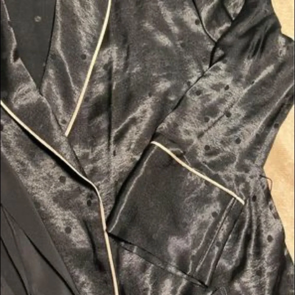 Satan VS Robe - Picture 2 of 2